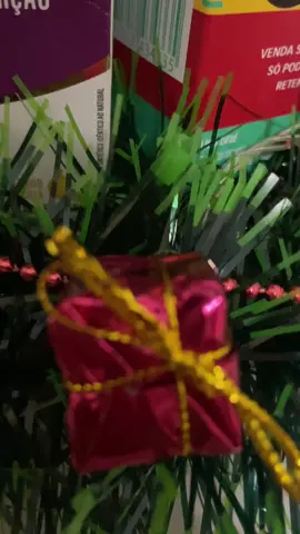 Arvore de natal de farmacêutica haha  #DIY #natal #arvoredenatal #farmacia #farmaceutico #facavocemesmo #drogaria #drogasil #decoration #enfeitesdenatal 
