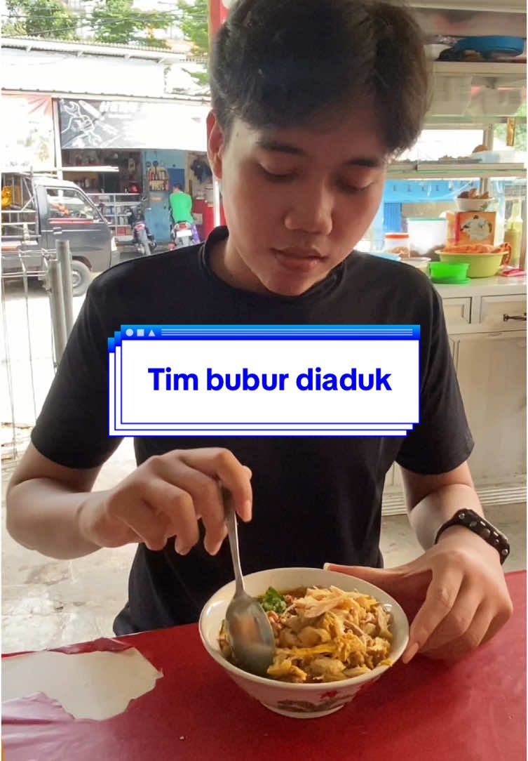 Kok bisa ya orang makan bubur ga diaduk #bubur #buburdiaduk #timbuburdidaduk #buburgadiaduk #fyp 