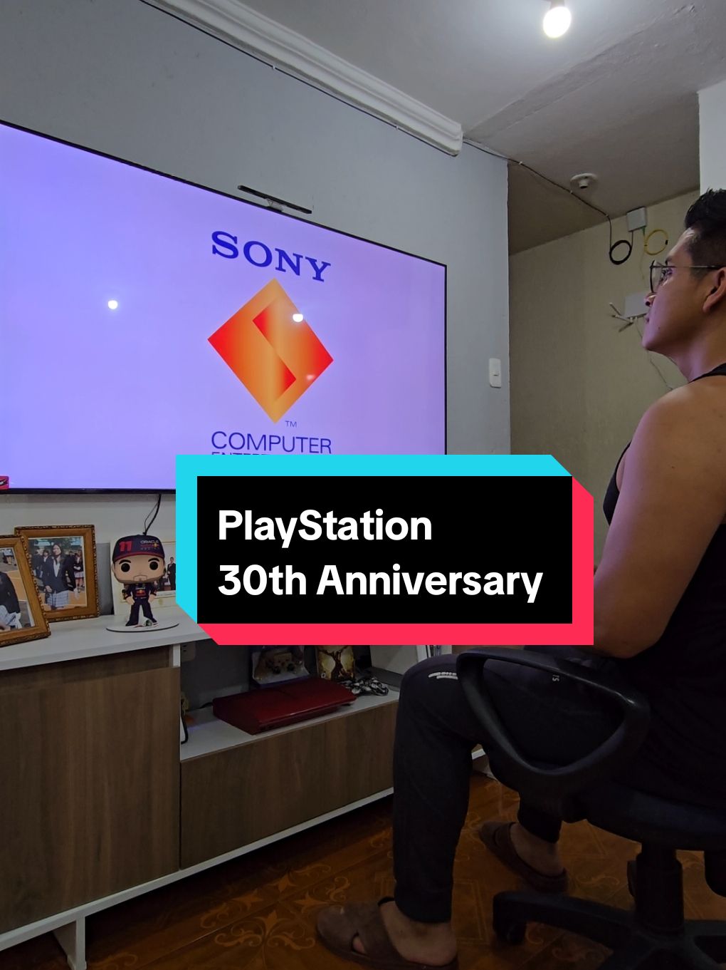 PlayStation 30th Aniversary...!!!  Al fin pude ver esa intro desde mi propia Play y en una pantalla grande 🥹 ... #Playstation #Sony #Aniversario #PS5 #Ps5Pro #Temas #Noticia #Anuncio #FyP #Viral #ps5slim #nostalgia #gaming #ps2 #playstation2 #intro #introplaystation #nostalgia 