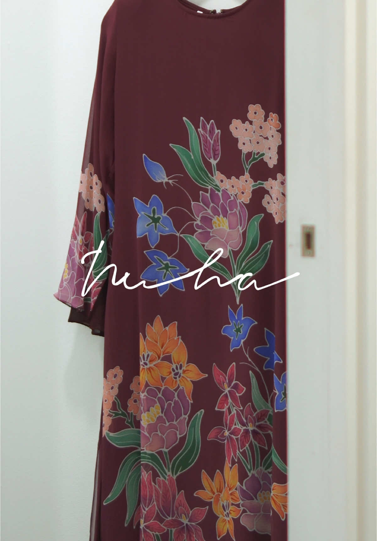 Nuha Classic Kurung, bold in maroon, with a touch of grace.