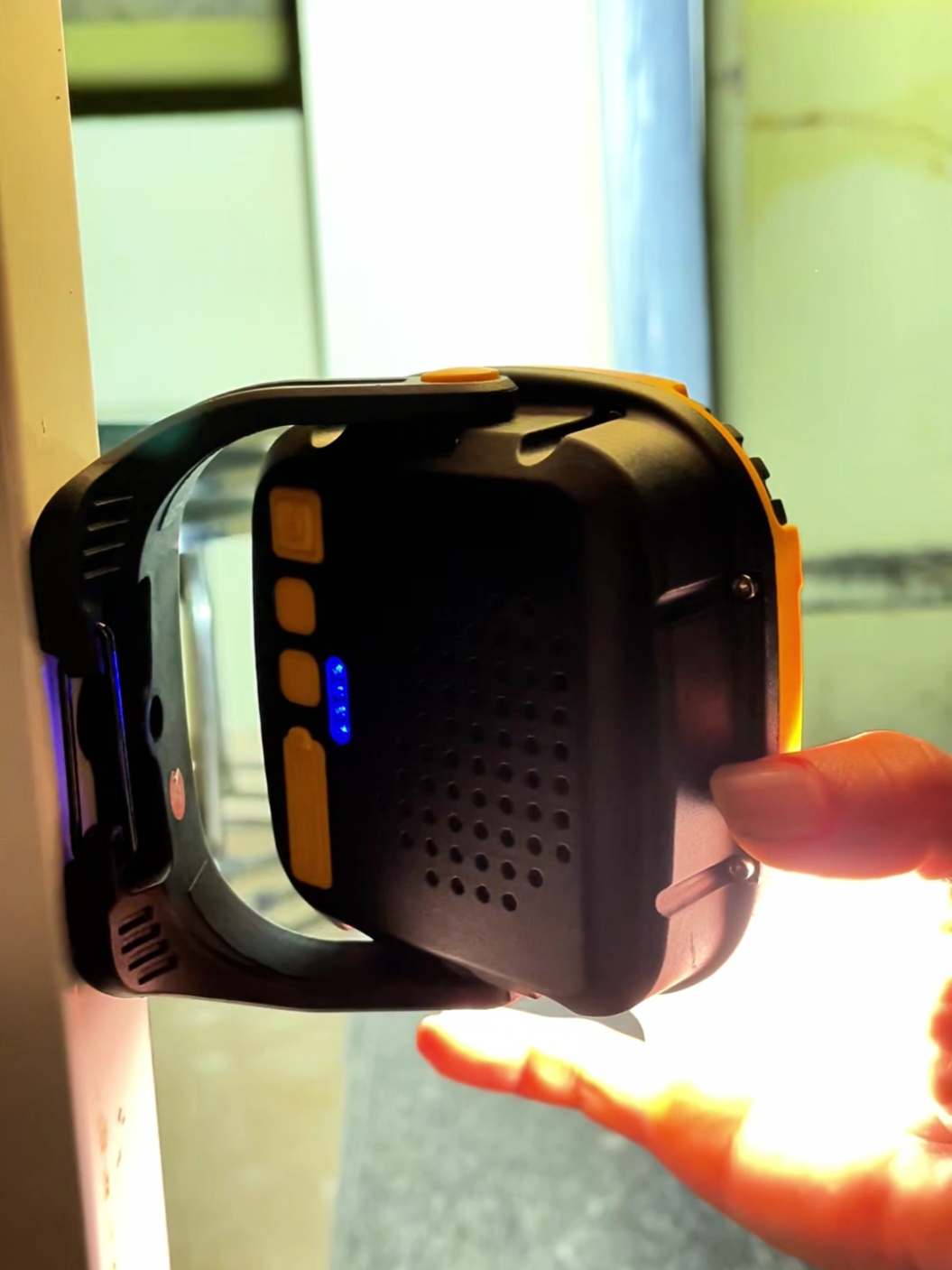 Trả lời @namdenpin ai ngại thì đi về, Đèn led tích điện sáng toả 70 mét vuông cho các bác sinh hoạt làm việc buổi tối #denpinsieusang #denled #denpin #dencamtrai #dentichdien #cauca #dangoai 