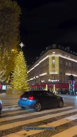 Avenue des Champs-Elysées Crédit Photo: @samuelebanal Follow us on IG: @champselysees_paris www.champselysees-paris.com © Paris, Always an Amazing idea! #paris #igersparis #arcdetriomphe #louisvuitton #decorationtonsdenoel #christmasdecorations #chritmaslights #illumiations #illuminationschampselysees #champselysees #avenuedeschampselysees #fouquetsparis #fouquetschampselysees