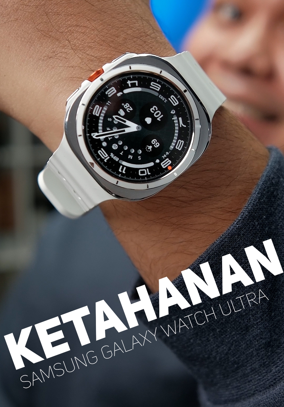 Samsung Galaxy Watch Ultra direka untuk ketahanan yang tinggi melalui penggunaan bingkai Titanium, skrin Sapphire Glass, dan ketahanan air sehingga 100 meter. Jam ni ada military standard MIL-STD-810G, so kalau setakat jatuh-jatuh manja tu, takda hal lah, small matter.  @samsungmalaysia 