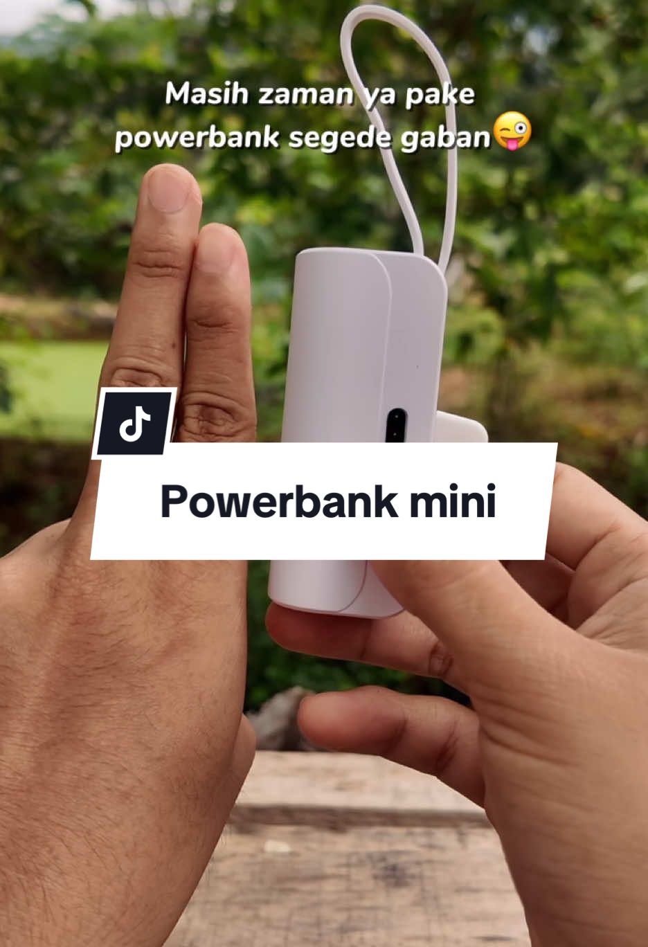 Udah ga zaman pake powerbank yg gede” bikin ribet aja😜 #powerbank #powerbankmini 