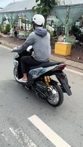 lâu lắm rồi mới quay clip chạy xe buổi sáng anh em ơi 😄