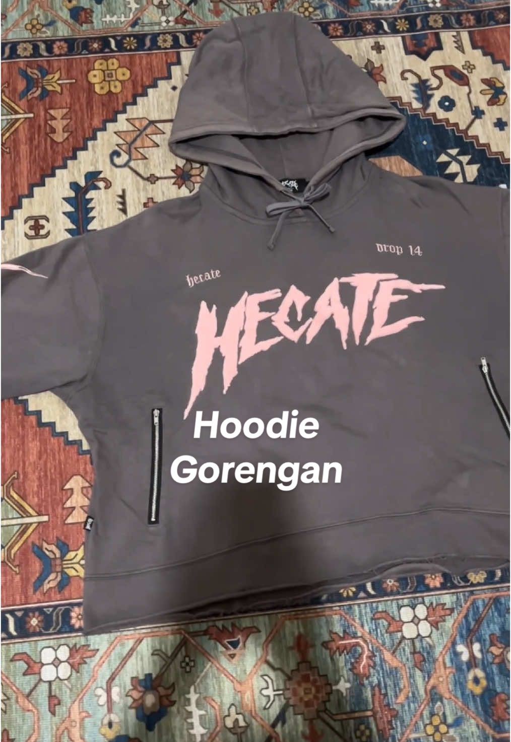 Yang punya artikel ini koment dong ✌️ #TikTokAwardsID #lokalbrand #lokalbrandindonesia #hoodie #hecate 