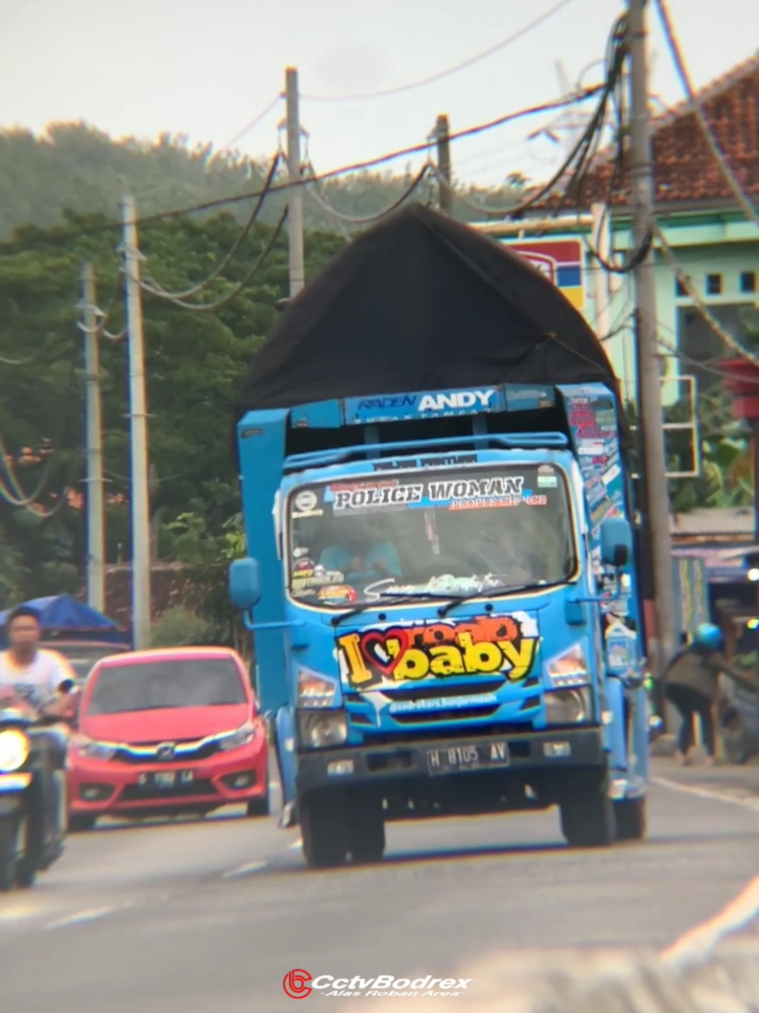 I❤ Dalan Bayi #policewoman #isuzu #oyiconks #sopirtruck #storysopirtruk #fyp #cctvbodrexalasroban #andipolicewoman 