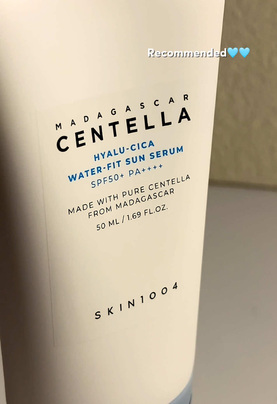 The best sunscreen ter ringan🩵🩵 #sunscreen #skin1004 #sunscreenskin1004 #skin1004sunscreen #sunserumskin1004 #skin1004sunserum #koreansunscreen #fyp 