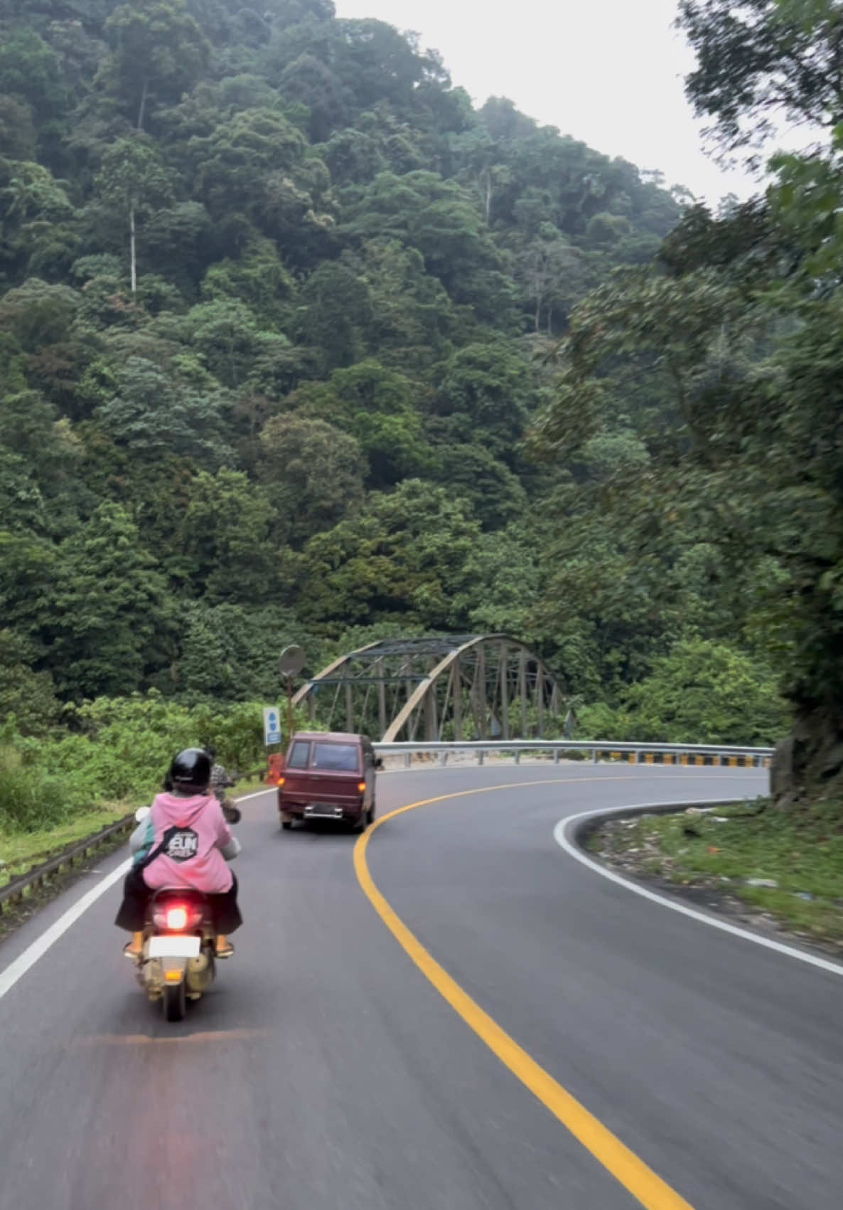 Jalan untuk pulang rayo alah salasai sanak #silayiangbawah #silayiang #silayiangpadangpanjang #jalanbaru #padangpanjang #padang #padangsumbar #minanglasuah #fypminang #fyp #storyminang #jalansumbar #jalanaspal #taragakpulang #takanakampuang #pesonasumbar #laguminang #lembahanai 