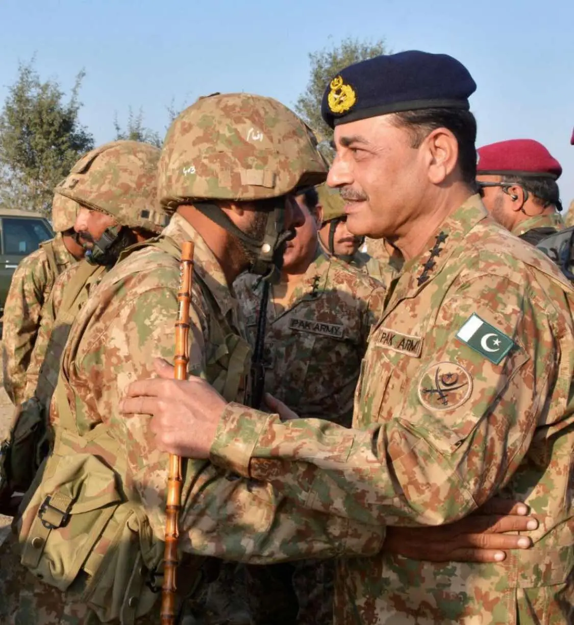 Chief of the Army Staff, General Syed Asim Munir, NI (M), visited troops participating in a field training exercise near Narowal and Sialkot. #jebran_foji  #Pak_Army  #pak_army_zindabad #LONG_LIVE_PAKISTAN 