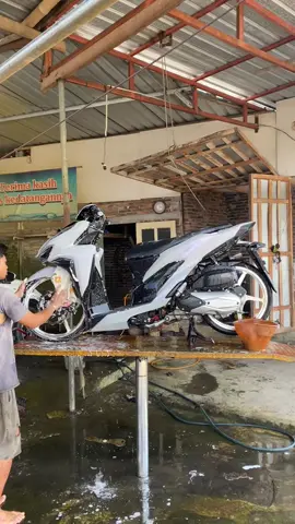 🥶🥶#fyp #fypシ #viral #trending #foryou #foryoupage #cinematic #vario #variomodifikasi #vario150 #vavarioan #penggunaring17 #savering17 #ring17style #ogahjinjit #semarang24jam #bismillahrame #krianstyle #wargahehe #varionistyindonesia 