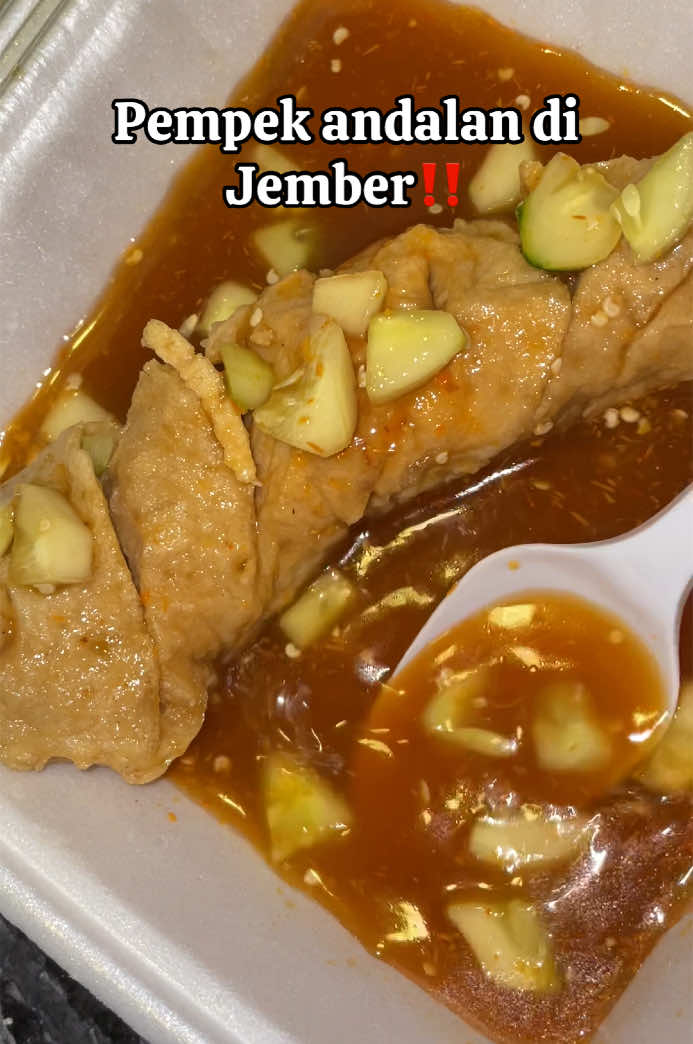 Pempek lagiii 🤧 📍Pempek Barokah Depan indomaret istana tegal besar. Cukonya suegerrrrr pempeknya nyesss ikan 🔥 #jember #kuliner #kulinerjember #kulinertiktok #pempek #pempekpalembang #pempekjember #cafejember #cemilanjember 