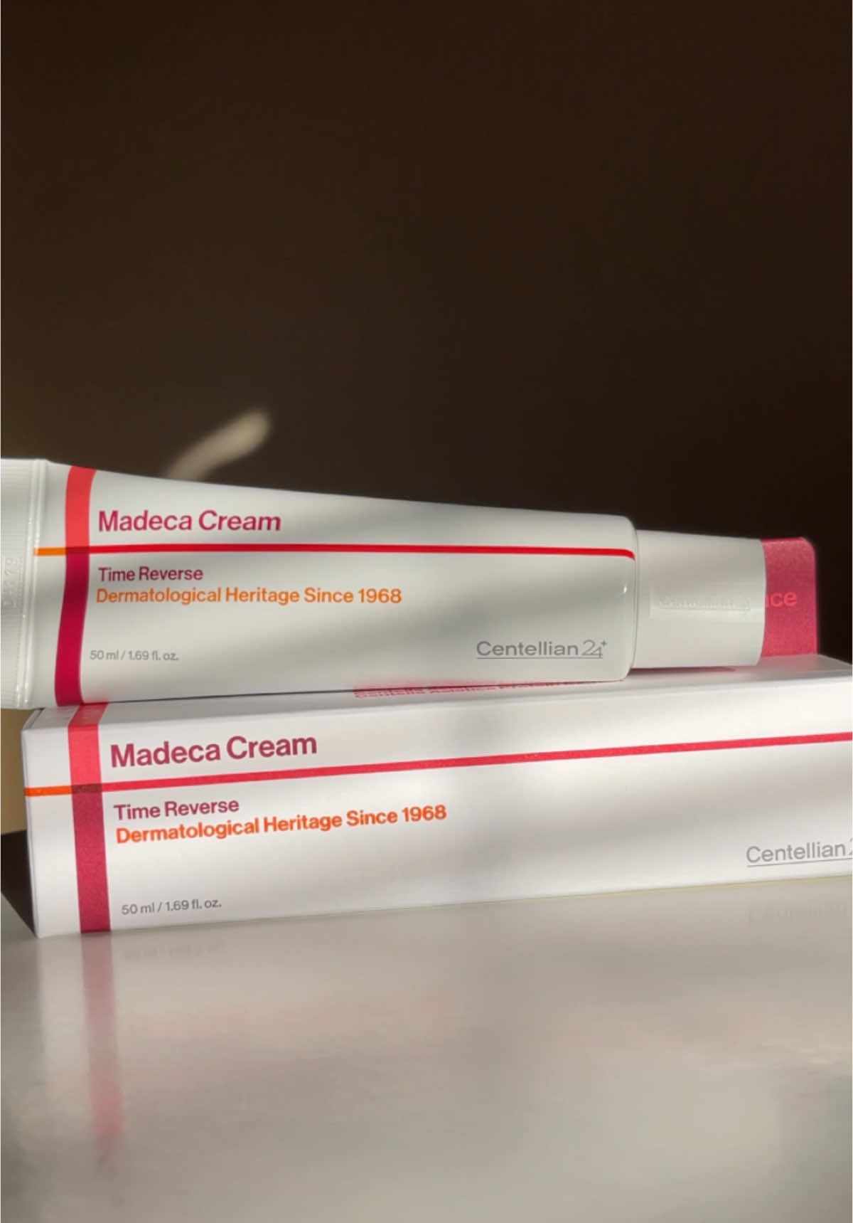 Madeca Cream Time Reverse @Centellian24_global . Volume 50 ml. Medium density consistency, aroma as if medicinal, neutral, not bright. Absorbs quickly, without stickiness. ⠀ 🌿 Ingredients: niacinamide, Active-TECA - a patented complex of components of centella asiatica, panthenol, adenosine, ectoine, retinol and others. ⠀ The cream moisturizes and soothes the skin well, gives it elasticity and a healthy glow. #kskincare #koreancream #madecacream #centellacream #activeteca #centellian24 #glassskin #viralkbeauty #glowingskin #healthyskincare 