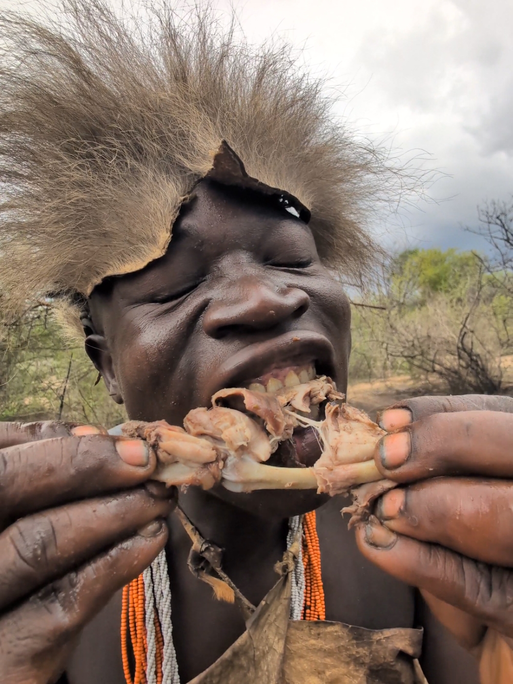 Wow 😲‼️ This is mostly preferred delicious food Hadza makes for Lunch middle of nowhere 😔😋#USA #UK #tiktokindia #hadzabetribe  #africastories 