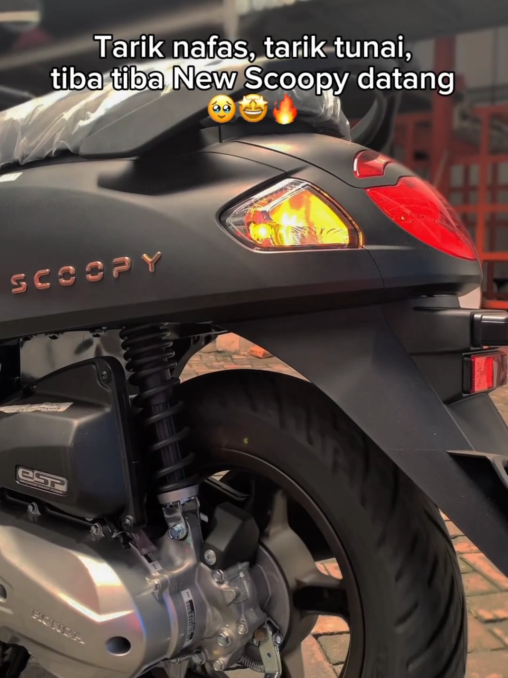 new scoopy prestige black 🔥🔥#scoopy2025 #scoopyprestigeblack #scoopyprestige2025 #saranakartikakepanjen #dealerhonda #dealerhondamalang #dealerhondamalangmurah #hondamalang #promohondamalang 