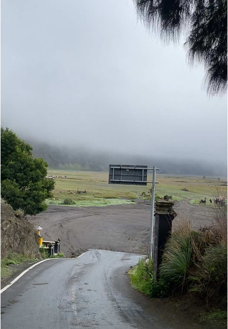 Bromo di musim hujan🌧️🍃 #bromo #bromotenggersemeru #bromomountain #bromoviapasuruan #excoticbromo #tripbromo #desember 