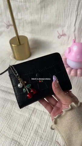 Classy compact wallet for 84 pesos only! ✨🥀 #wallet #minimalist #walletforwomen #minimalist #walletok #compactwallet #musthaves #accessories #fyp