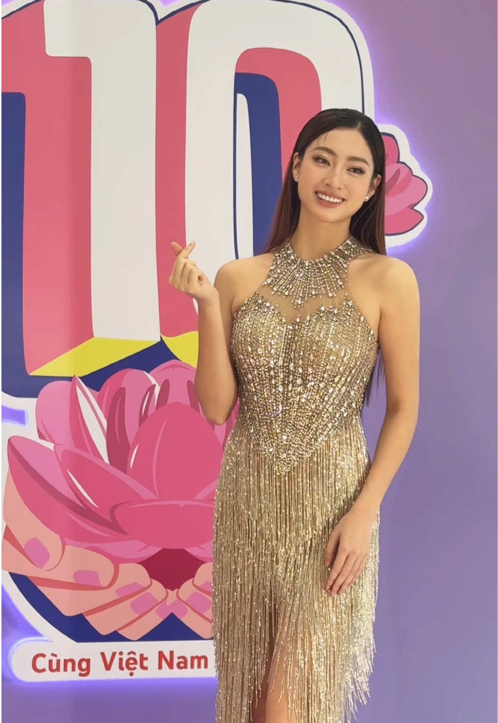 MC Lương Thuỳ Linh đến rồi đây #luongthuylinh #cungvietnamsangtao #youtube #senvang #missworldvietnam 