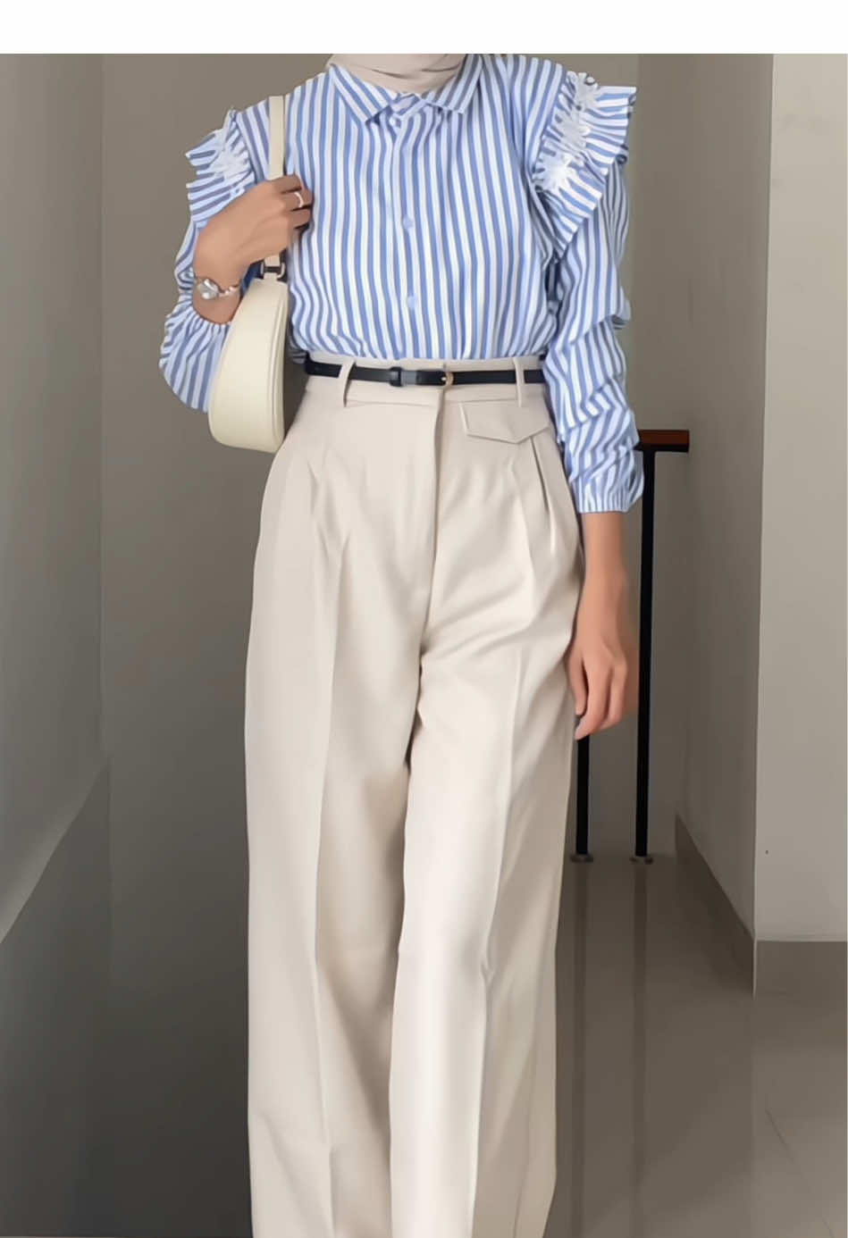 oro loose pants trouser outfit sebagus ituu omg🤍🤍#OOTD #trouserpants #trousersoutfit #loosepants #highwaistpants #celanahighwaist #celanawanita #trousers #outfitideas #outfitinspo #fashiontiktok #ootdforwomen #womenoutfit 