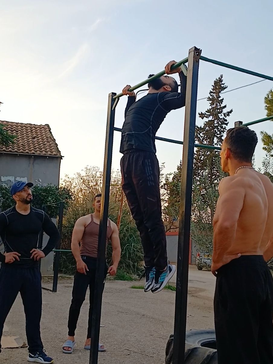 @🕸 SIDO 🕸 @Mohamed bf  فاتت حرب مع خاوتي اللهم بارك #calisthenics #calistenia 