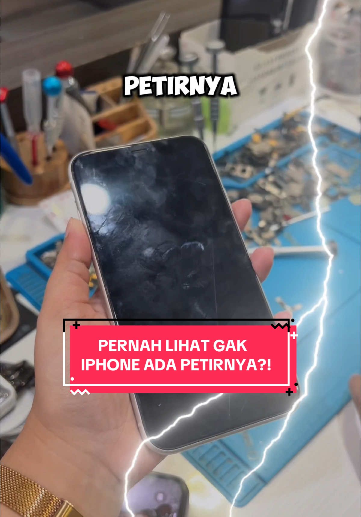 PERNAH LIHAT GAK IPHONE ADA PETIRNYA?! #TikTokAwardsID #serviceiphone #servisiphonemurah #serviceiphonejogja #serviceiphonemurahjogja #servisiphone #servisiphonejogja #lcdiphonemurah #promogantilcd #gantilcdiphone #gantilcdiphonemurah 