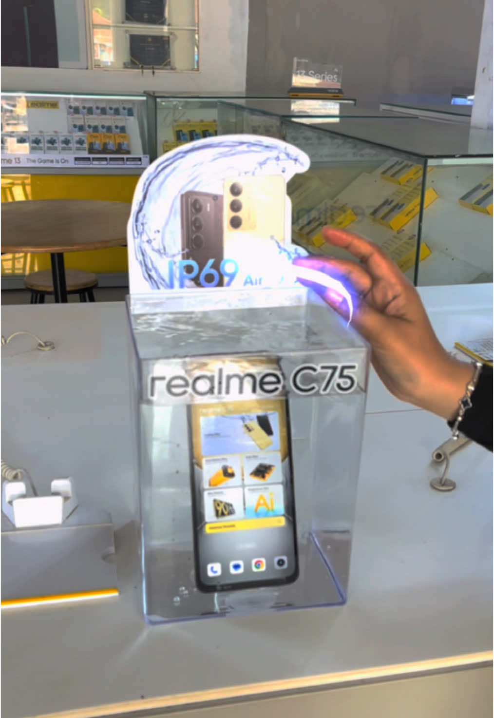 Realme C75 Tahan Air, Tahan Banting, Tahan Lama🔥🤩 #realmeindonesia #realmec75 #realmec75bestwaterproof #realmepekanbaru #realme #antiair #antibanting #tahanlama #fypageシ  #CapCut @realme.indonesia_ 