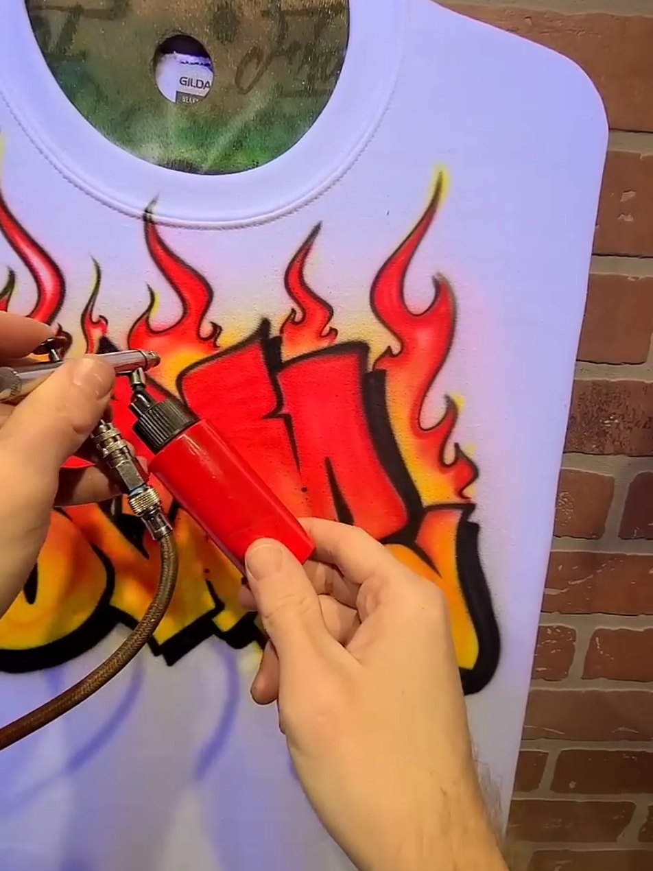 Painting some flames 🔥😎 #airbrush #graffiti #art #daleink #satisfying 