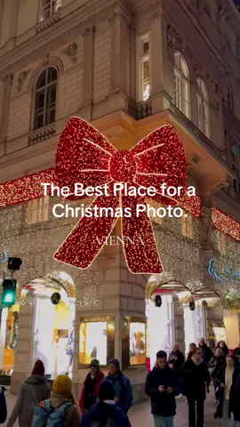 This red bow🎀 is located to the right of Zara Home at the traffic light🤗 📍Kärntner Str. 49, 1010 Wien #bow #christmas #photo #weihnachten #xmas #weihnachtsmarkt #christmastime #magic #holiday #viennanow #market #traveltips #wien #vienna #austria #redbow  Vienna travel | Vienna food | Vienna hotspots | Wien | Vienna locations Austria | Vienna hotels | Vienna restaurants | Austria travel