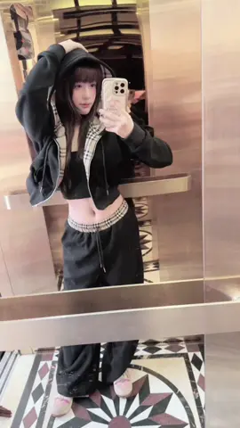 Bbr nỉ đen trong giỏ 🛍️ #vyniee🐰  #hottrend #thoitrangnu #xuhướng #xuhuong #set #xuhuong2024 #tiktokawardsvn 