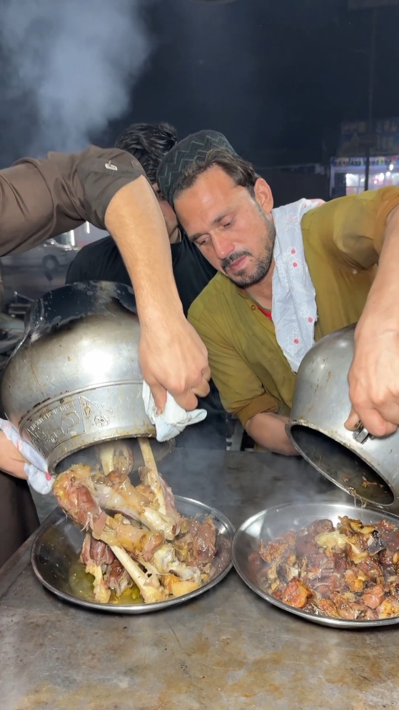 Ultimate Peshawari Wareeta | Steam Muchli Ghost Wareeta & Mutton Wareeta | Haji Kameen Khan Shinwari Mutton Dum Pukht           #Mutton #wareeta #muttonbbq #dumpukht #hajikameenkhan ##kpfooddiaries 