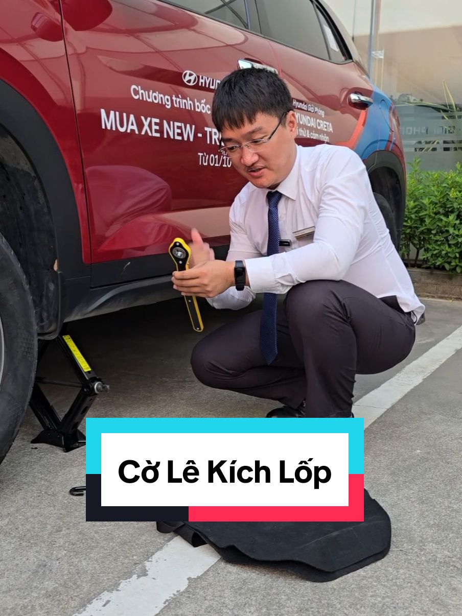 Cờ lê thủy lực nâng kích gầm ô tô, một phụ kiện nên được trang bị trên ô tô #coleluc #phukienoto #dochoioto #oto #colekichxeoto #colekichlop #reviewxe #xeco #xuhuong 