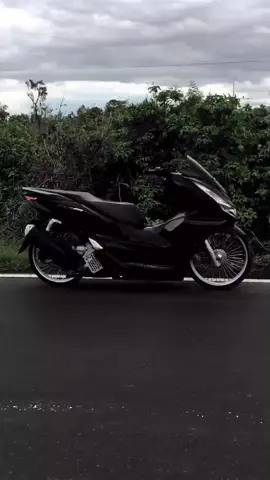 musim hujan 💦#pcx160ล้อ17แต่งสวย🇹🇭  #thailandstyle🇹🇭 #pcx150ล้อ17แต่งสวย #pyfffffffffffffffffffffffffffffffff #pcxthailand #lomboktiktok 