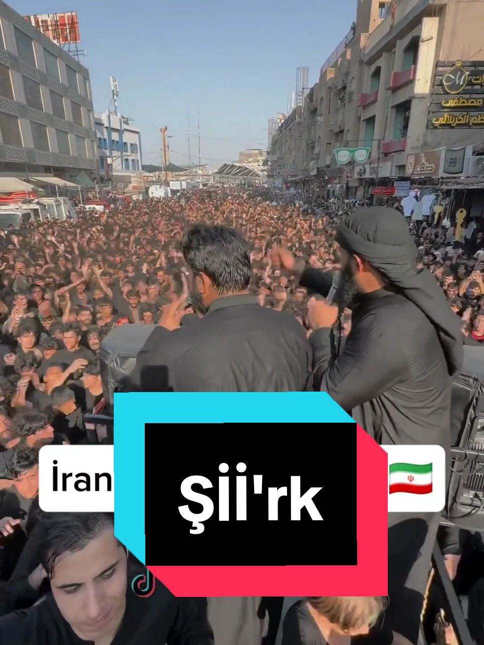 İran'da toplanan Şii guruplar Kerbela hadisesini farklı ritüellerle anmaya devam ediyor. #iran #şii #hzali #hzhüseyin #kerbela #tarikat #cemaat #hurafe #şirk #tevhid 