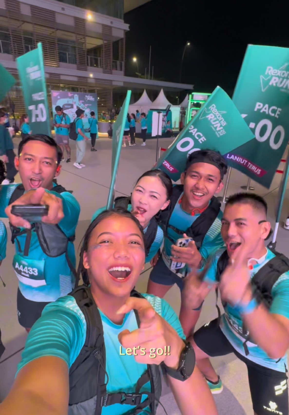 Siapa yang ikutan rexona run 2024? Seru abiiiss!!! Seneng banget setelah sempet sibuk sama kerjaan, terus dapet alesan lagi untuk #LanjutTerus olahraga dan jadi pacer di Rexona Run 2024. Sepanjang jalan cheeringnya seru, cuaca juga mendukung. Bener” ga berasa capek, malahan tetep seger dan wangi walau udah lari 7.2km. Seneng juga karena bisa bawa gerbong pace 8 bareng @itsupaaa presisi sesuai brosur. Happy!  #RexonaRun2024 #LanjutTerus 