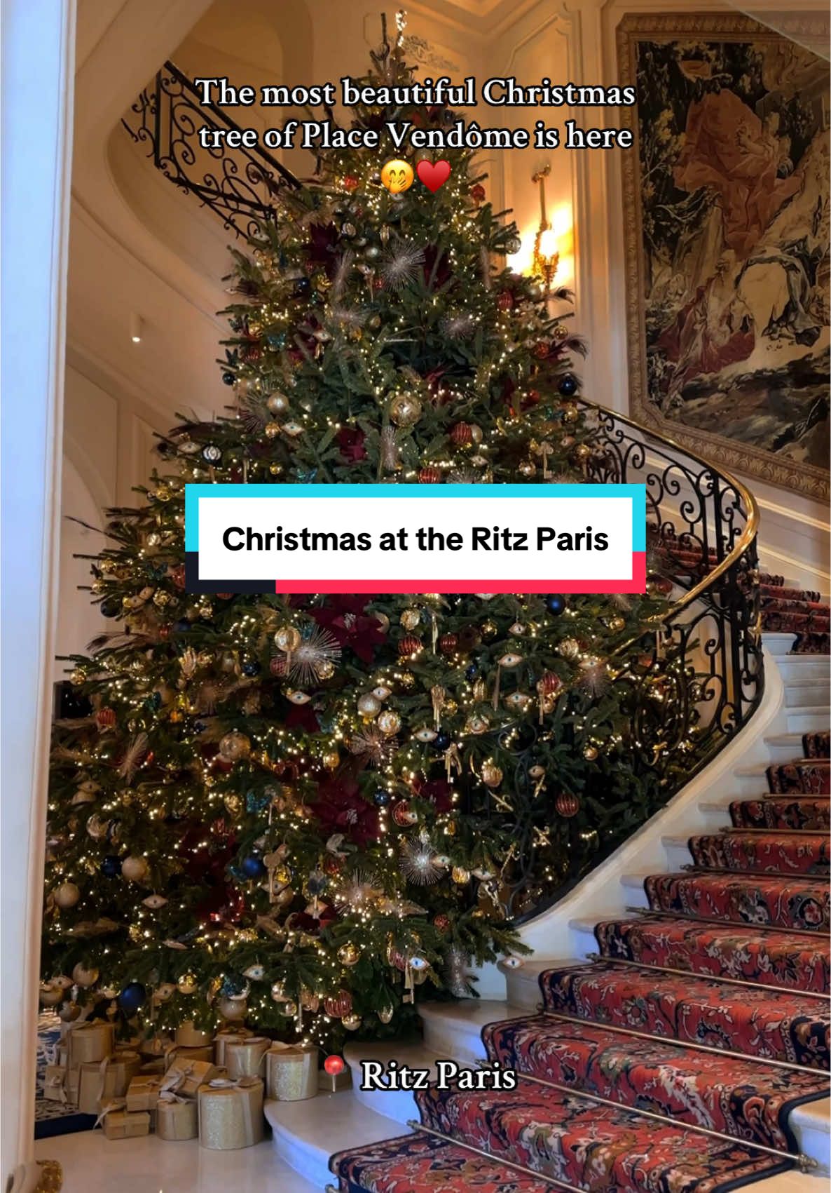 Now THIS is a christmas tree to remember 😍💫@Ritz Paris #placevendome #ritzparis #christmas #christmastree (collaboration commerciale)