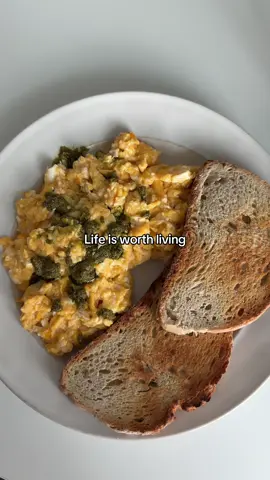 Nothing beats eggs with bread in the morning 😍