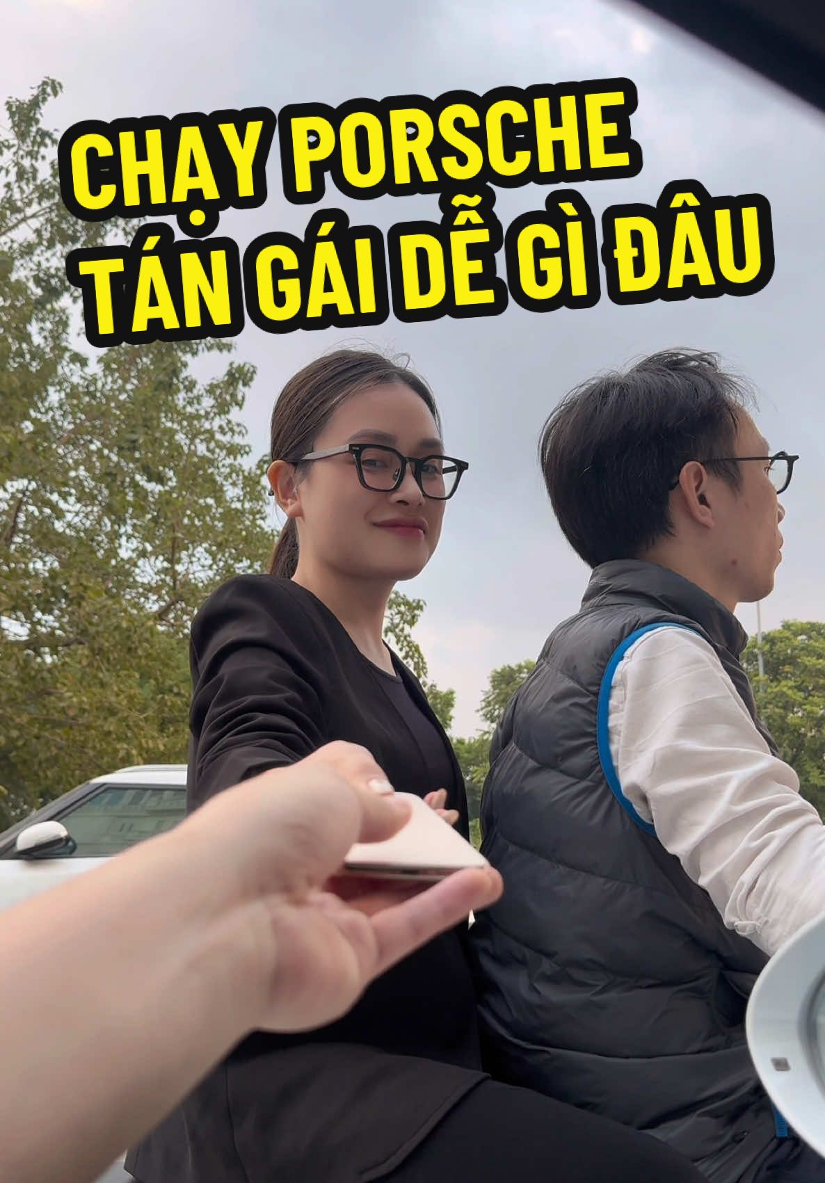 Chạy Porsche ra đường gái tự đổ 🤣🤣 #porsche #funny #fyp #trending