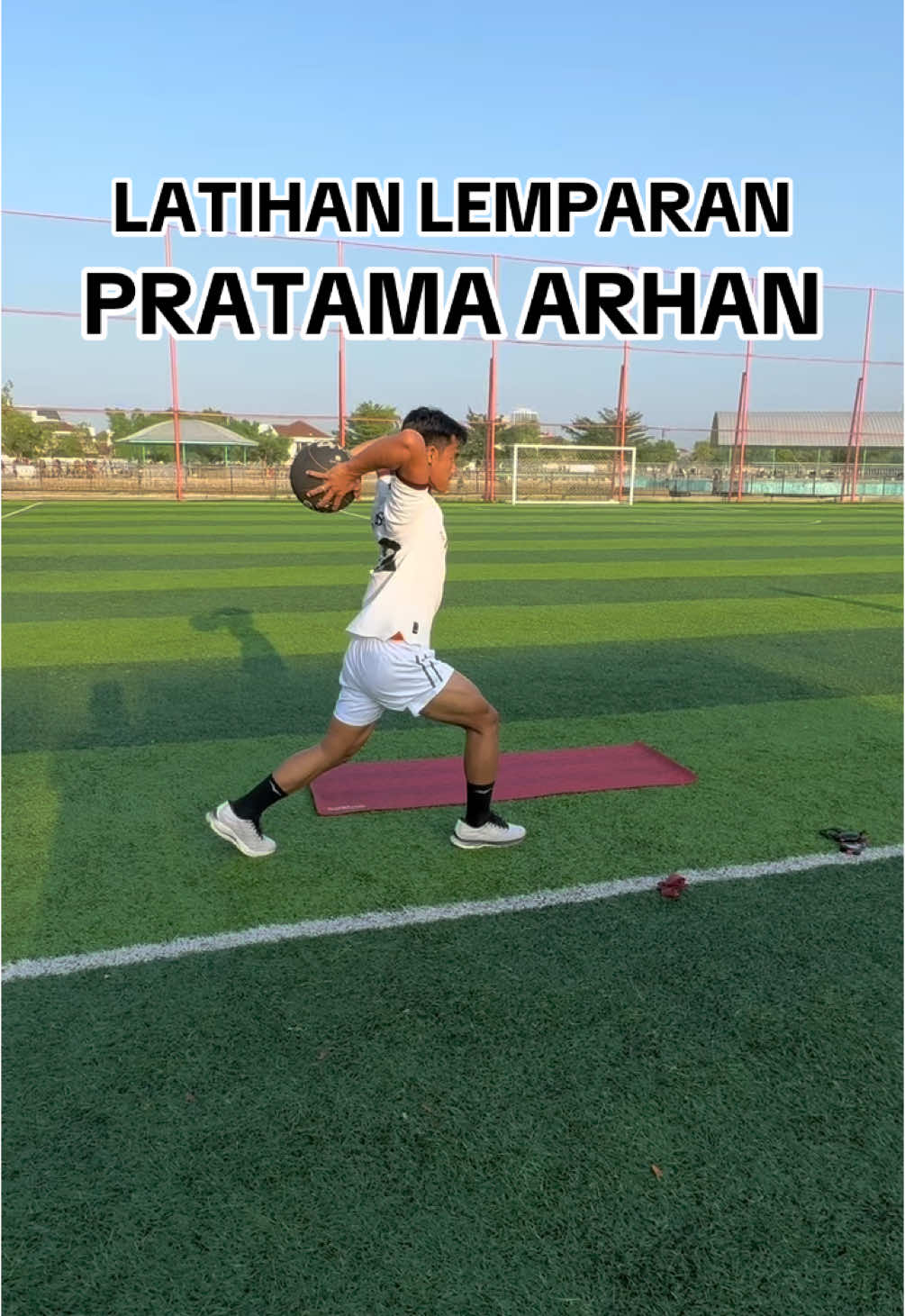 Latihan Lemparan ke dalam ala Pratama Arhan 👐🏻⚽️ . #pratamaarhan #throwing #football #tiktok #fyp #training 