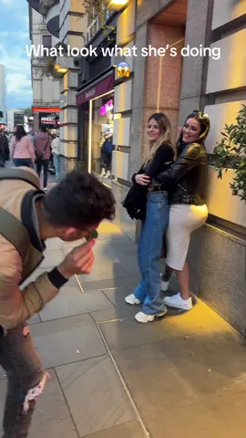 Sorry i’m not look at you i’m look at the wall 😂😂#comedyvideo #jokes #joker #newyear #funny #girls #stree #oxfordstreet #foryoupage❤️❤️ 