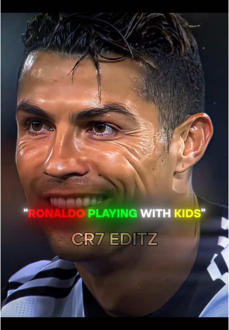 Ronaldo is playing with babies #foryoupage #tiktokviralvideo #cr7 #cristianoronaldo #skills #football #edit 