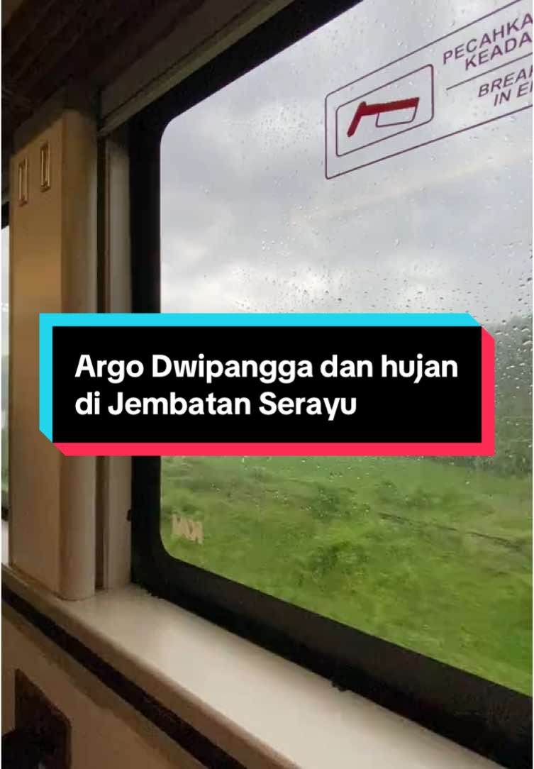 hujan di kereta sangat syahdu🥺 #keretaapi #keretaapiindonesia #keretaapikita #kai121 #hujan #serayu #argodwipangga 