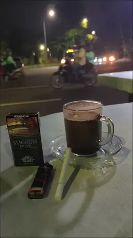 User Rokok Magnum Filter kumpul Bolo #magnumfilter #magnum #rokok #nosmoking #udud #kopi #kopihitam #gakpakegula☕ #fypシ #fyp #CapCut 