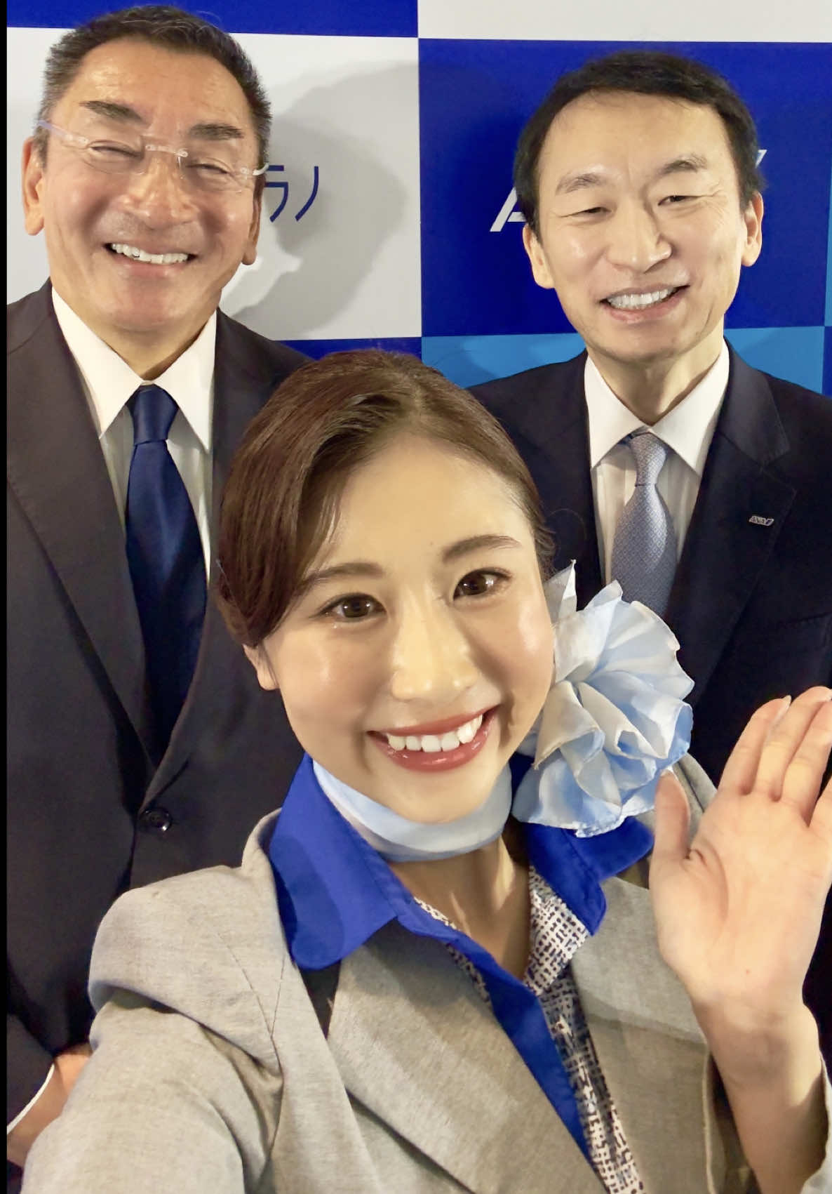 🌟🇮🇹🎉羽田✈️ミラノ線 新規就航🎉🇮🇹🌟 ANA羽田広報が羽田からお届け☺️🎤 本日12/3より、羽田＝ミラノ路線が就航いたしました✨ 皆さんのミラノのおすすめを教えてください🥰 #allnipponairways  #全日本空輸株式会社代表取締役専務執行役員 #平澤寿一 #ANAエアポートサービス株式会社代表取締役社長 #勝岡陽一 #羽田空港 #ANAエアポートサービス #グランドスタッフ #gs #ミラノ #イタリア #Milano #Italia #直行便 #ミラノマルペンサ #ドュオーモ #アペリティーボ #美食 #ファッション #初就航 #haneda #Buonasera  #Ciao  #Grazie #リポート