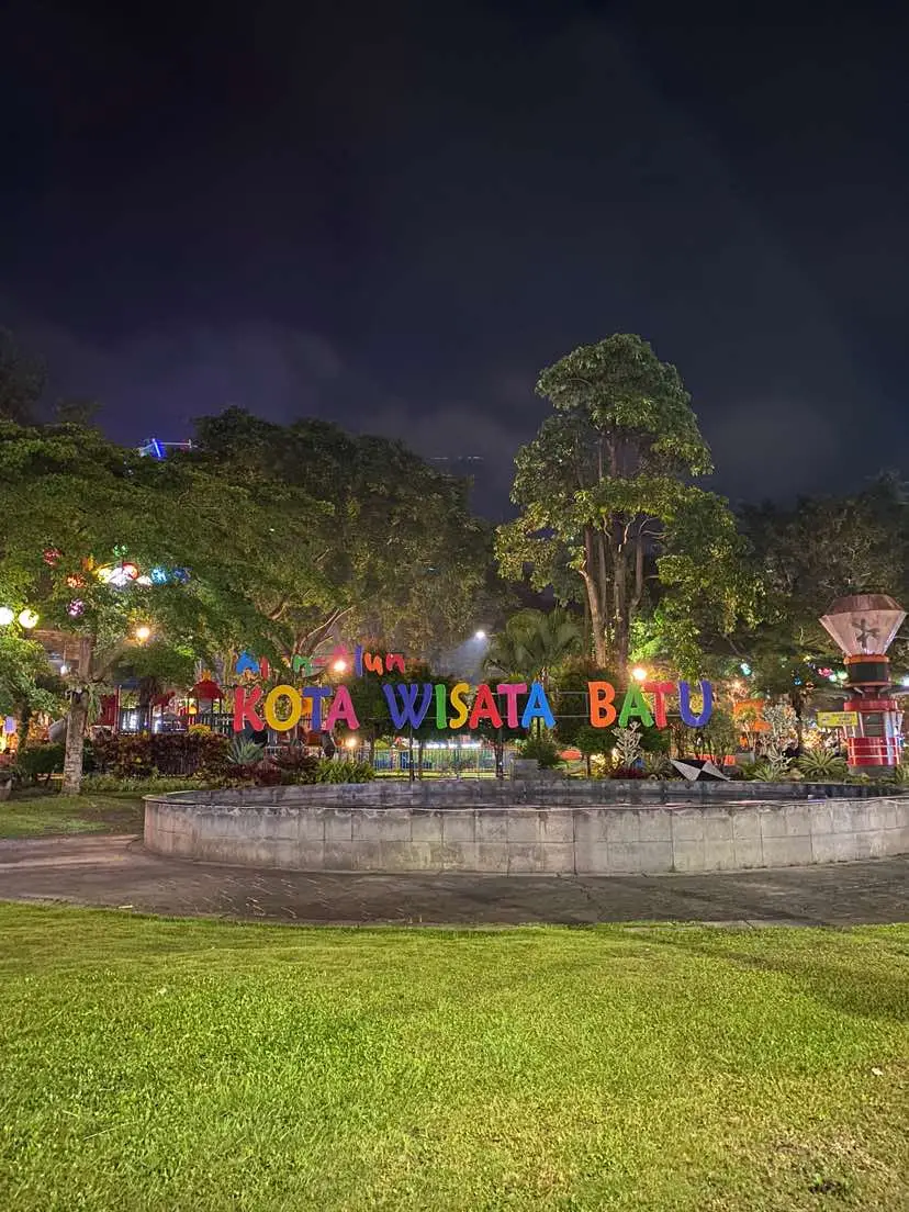Keseruan jalan malam di kota batu ✨🤍