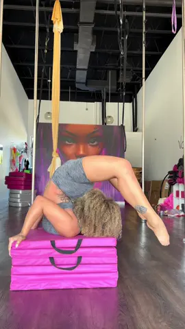Retraining my over chest stands 😊 #fyp #flexibility #stretch 