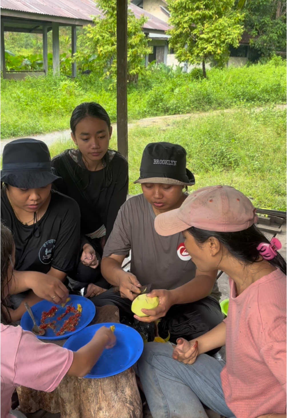 demi durian rela hujan2