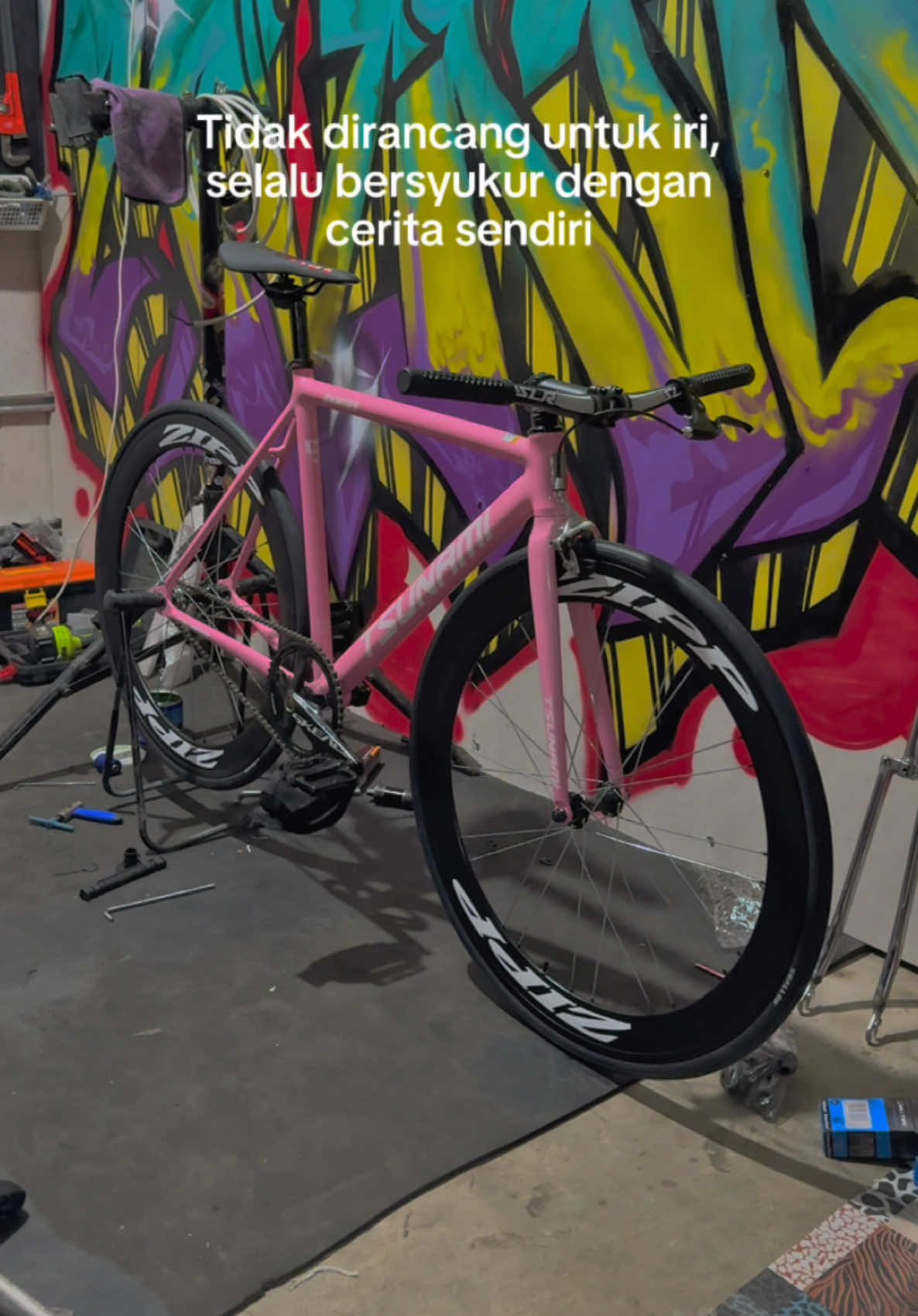 Pergi turing malam ke kota babat Pink featuring hitam gak ada obat Spec fullbike bb ht Req ws 6cm custom decal zipp #CapCut  #fixfix #fixedgear #tsunamisnm100 