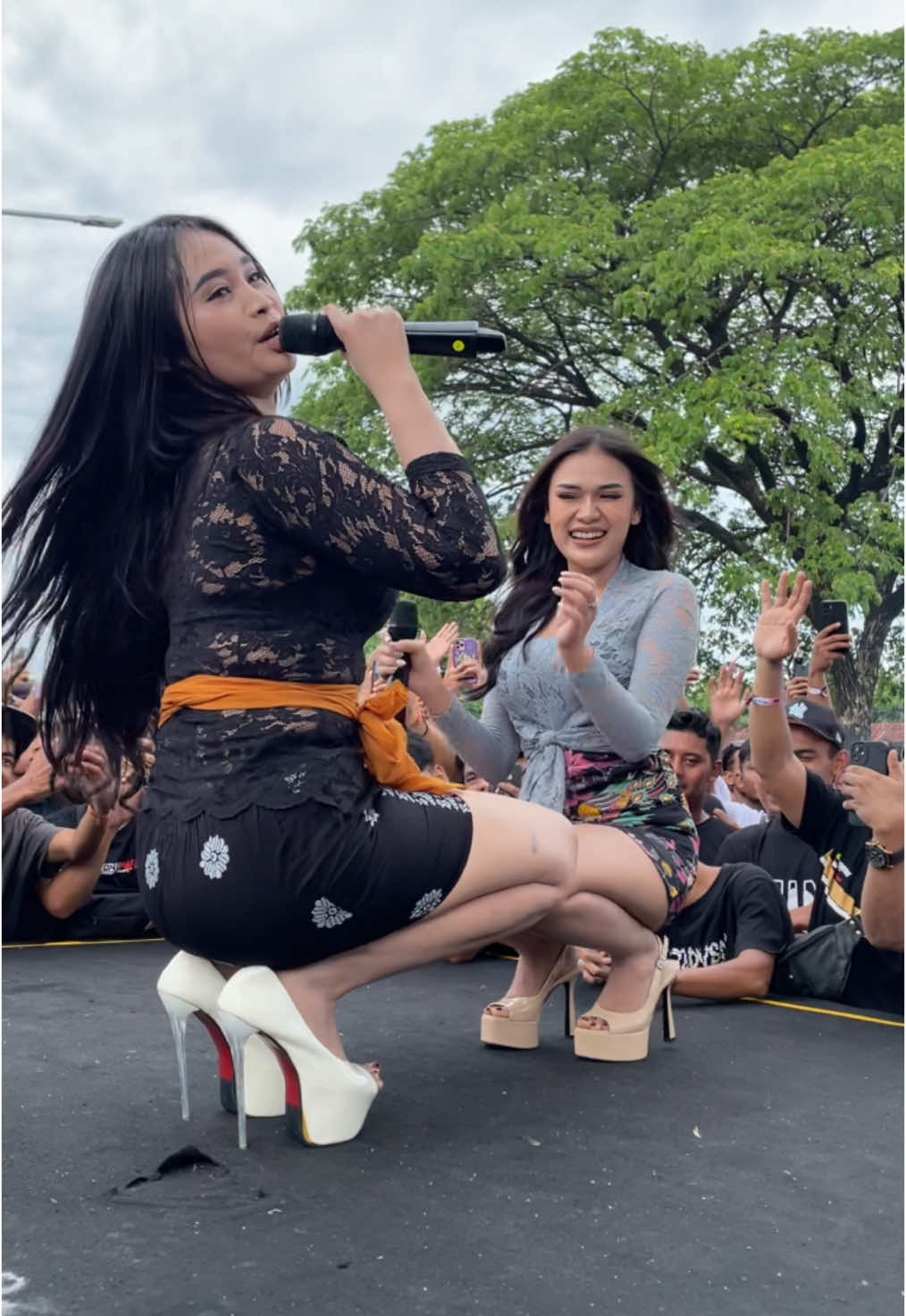 ah ah ah ahduh🤣 @Angguncantikkaa @Meike Yolanda #angguncantika #meikeyolanda #solo #twostrokeparty #colomadu #fyp #storytime #foryou #storywa #ciloxpedes😅 #biduan #menyalaabangkuh🔥 #garagamusiksragen #duo #