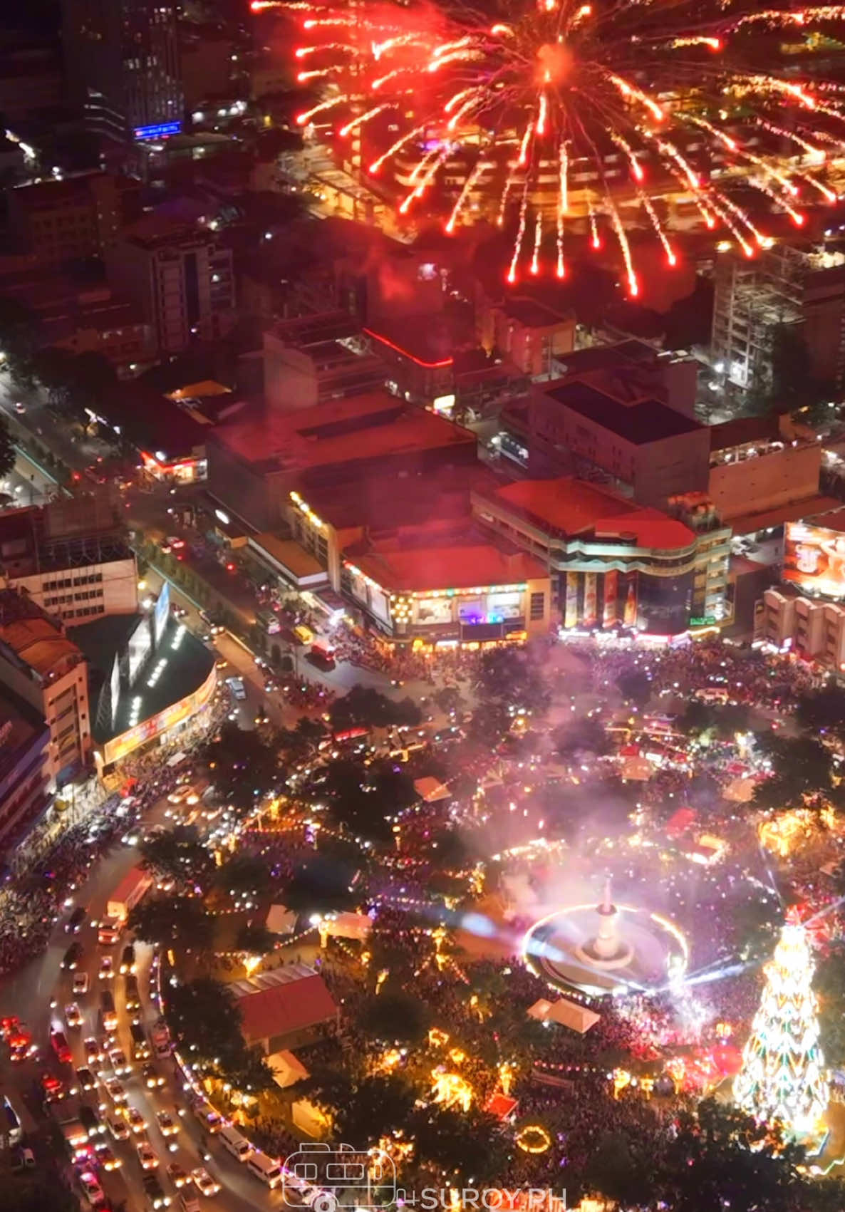 🎄 PASKO SA SUGBO 2024: The lights turn on at the Christmas Tree of Hope at the heart of Cebu City, Fuente Osmeña Circle in a night filled with fireworks and festive celebrations.  Follow for more Suroy stories. 🚙 #fyp #cebucity #fuente #paskosasugbo #cebu #philippines #fuentecircle #suroyph #discoveryph 