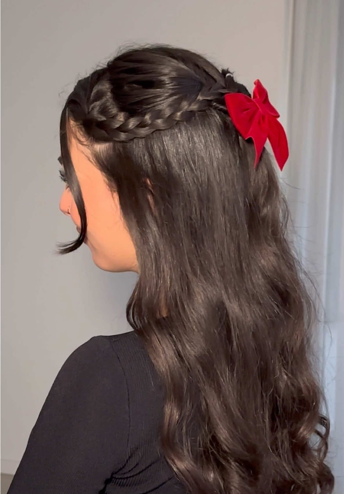 Easy Holiday Hairstyle ♥️✨ #hairstyletutorial #holidayhair #hairtok #longhairstyles #easyhairstyles #bow #hairinspo #hairtrends #contentcreator #hairinfluencer #hairtutorial 